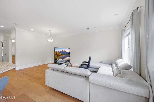 73 Saratoga Road APT 11, Glenville, NY 12302