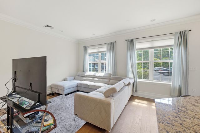 73 Saratoga Road APT 11, Glenville, NY 12302