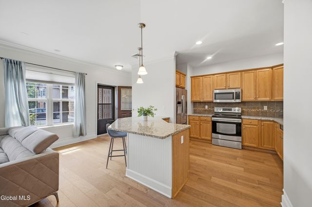 73 Saratoga Road APT 11, Glenville, NY 12302