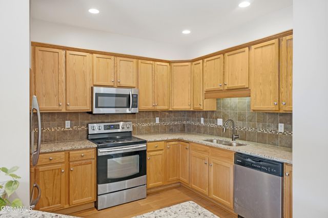 73 Saratoga Road APT 11, Glenville, NY 12302