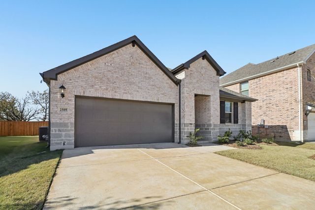 2509 Flatiron Drive, Corinth, TX 76210