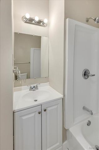 2424 Gothland Avenue, Overland, MO 63114