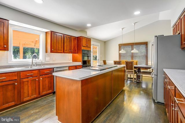 931 WELHAM GREEN RD, Great Falls, VA 22066