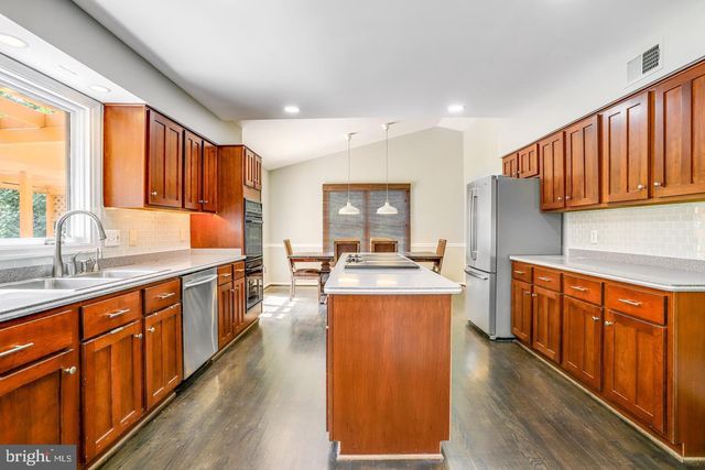 931 WELHAM GREEN RD, Great Falls, VA 22066