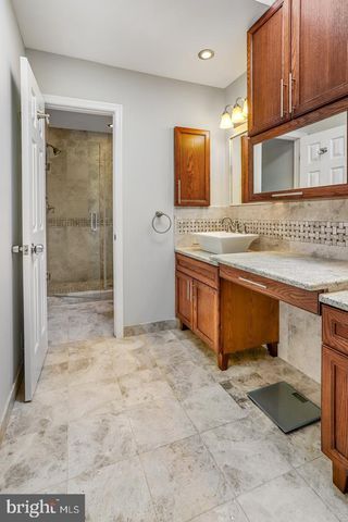 931 WELHAM GREEN RD, Great Falls, VA 22066