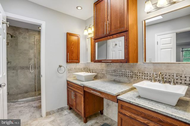 931 WELHAM GREEN RD, Great Falls, VA 22066