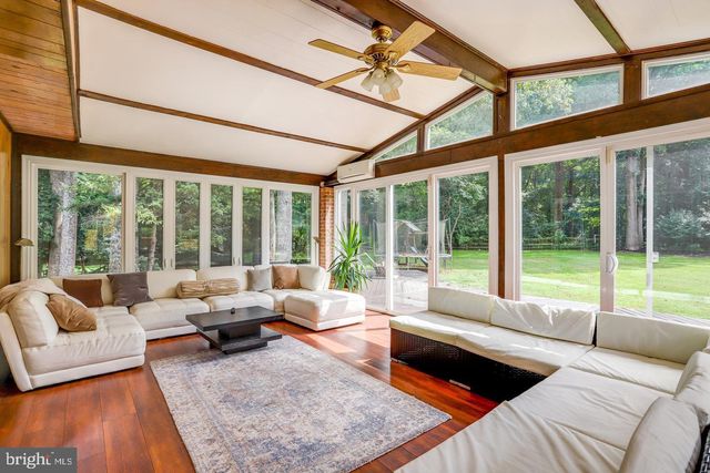 931 WELHAM GREEN RD, Great Falls, VA 22066