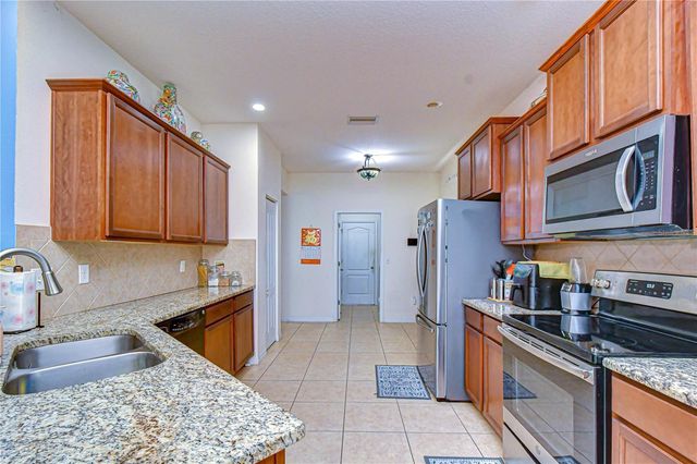 6252 TWIN BRIDGES DRIVE, Zephyrhills, FL 33541