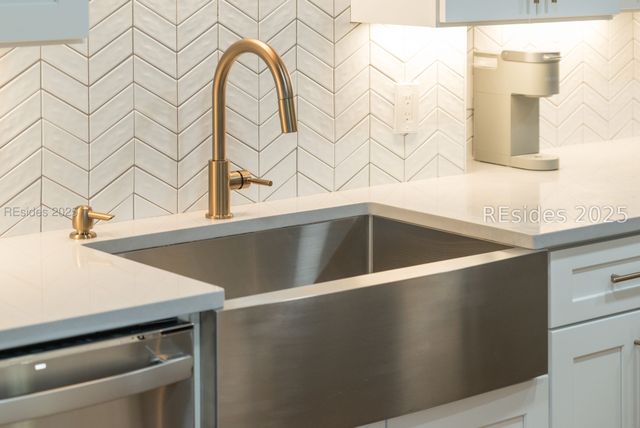 10 S Forest Beach Dr Apt 307, Hilton Head Island, SC 29928