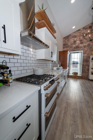 311 S Lakeshore Boulevard 3, Marquette, MI 49855