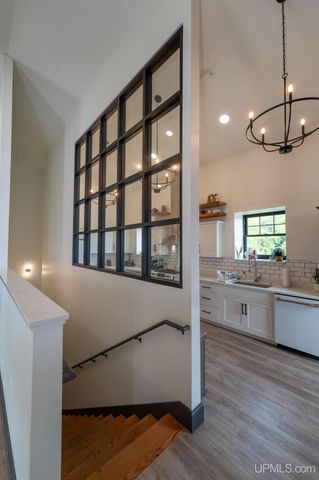 311 S Lakeshore Boulevard 3, Marquette, MI 49855