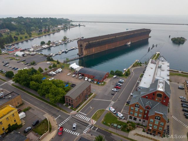 311 S Lakeshore Boulevard 3, Marquette, MI 49855