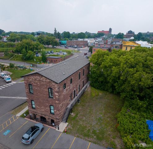 311 S Lakeshore Boulevard 3, Marquette, MI 49855