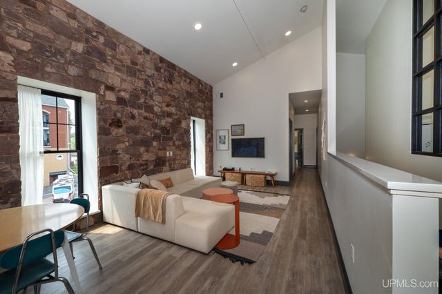 311 S Lakeshore Boulevard 3, Marquette, MI 49855