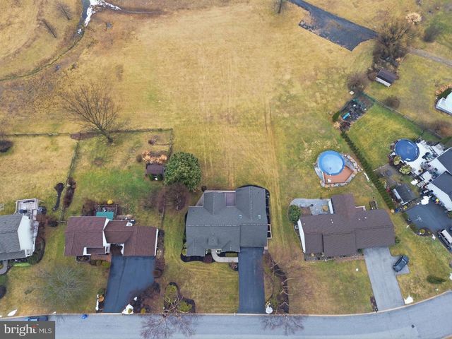 70 PISTON CT, Stewartstown, PA 17363