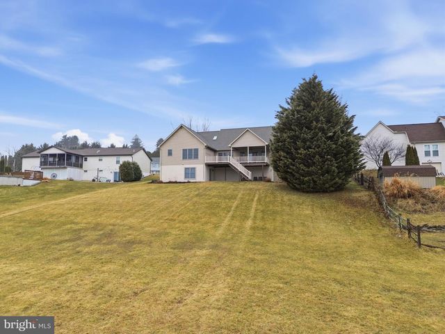 70 PISTON CT, Stewartstown, PA 17363