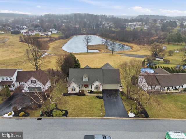 70 PISTON CT, Stewartstown, PA 17363