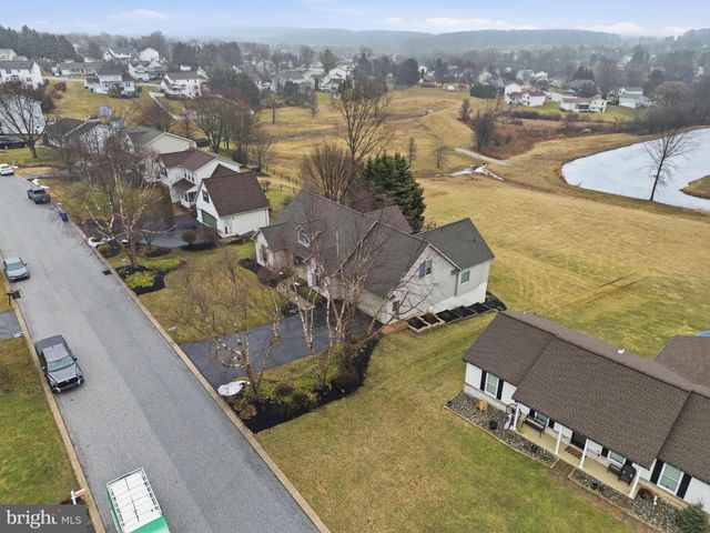 70 PISTON CT, Stewartstown, PA 17363