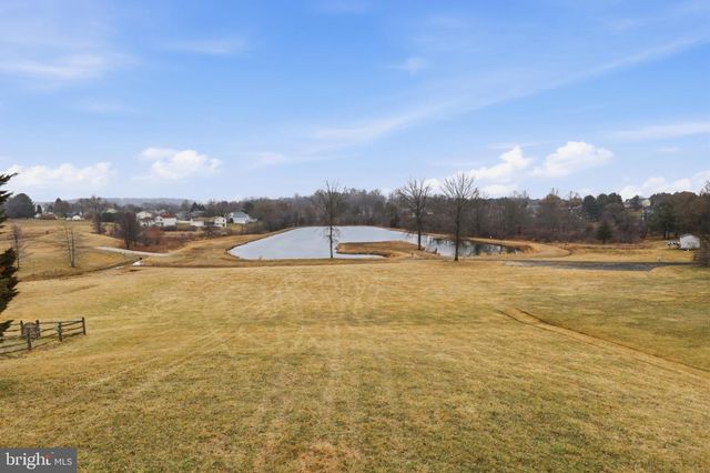 70 PISTON CT, Stewartstown, PA 17363