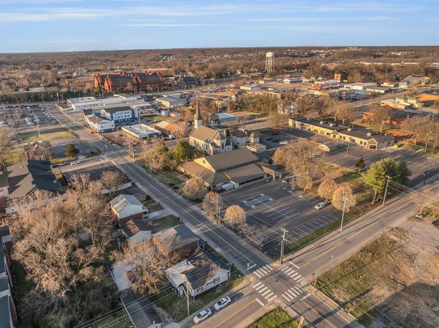 128 S 7th St, Clarksville, TN 37040