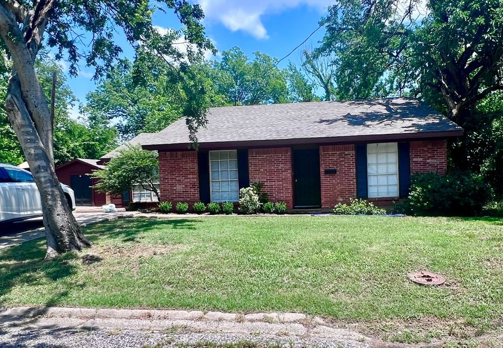 1206 Earl Street, Commerce, TX 75428