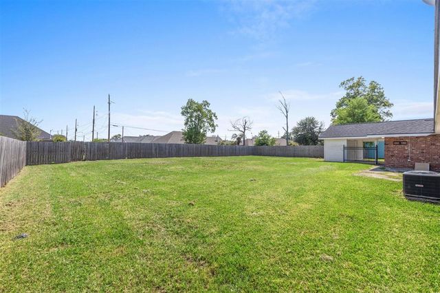 4725 E Quail Hollow Drive, Lake Charles, LA 70605