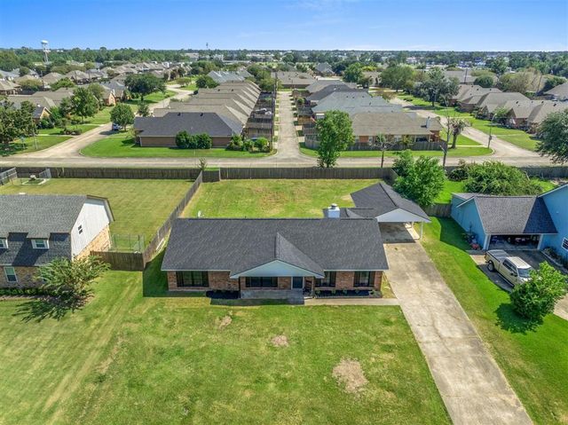 4725 E Quail Hollow Drive, Lake Charles, LA 70605