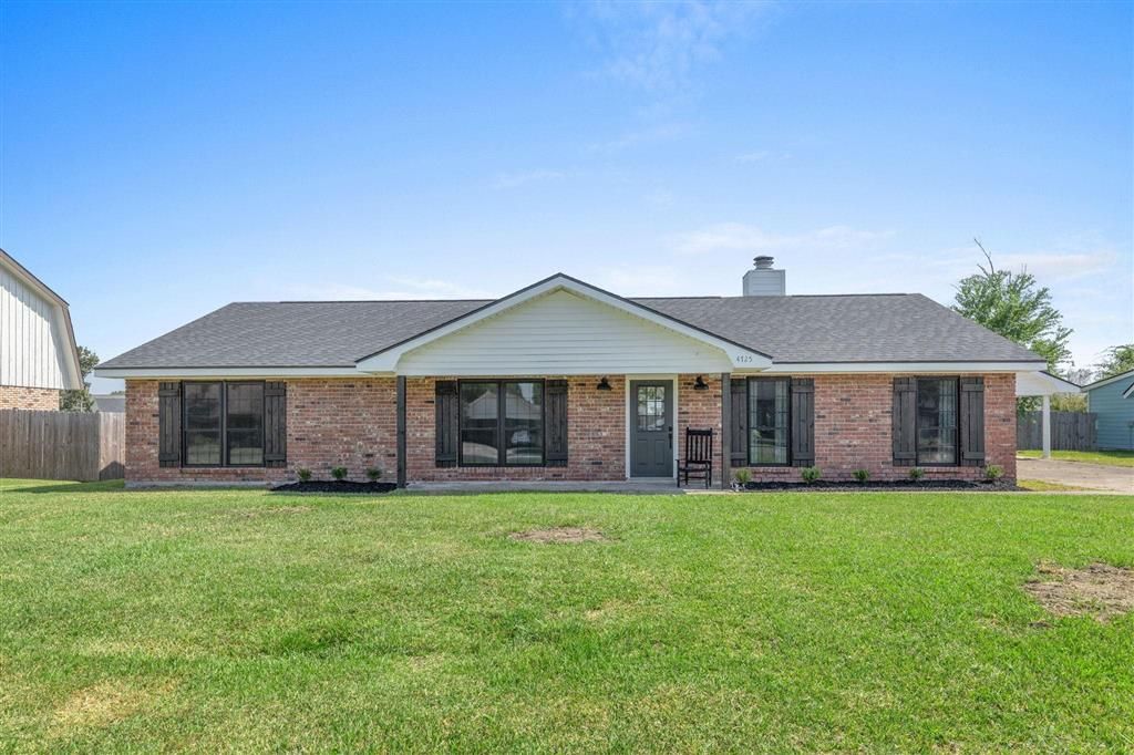 4725 E Quail Hollow Drive, Lake Charles, LA 70605