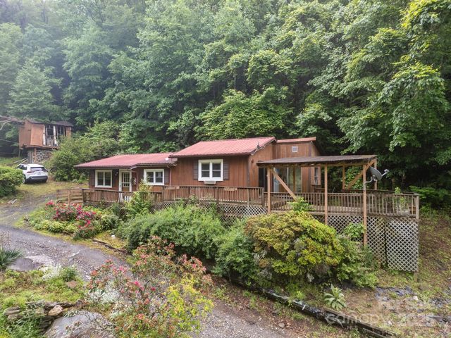 160 Colehearth Hollow Road, Bakersville, NC 28705