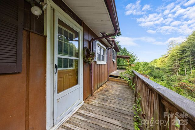 160 Colehearth Hollow Road, Bakersville, NC 28705