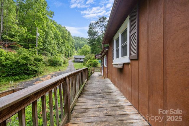 160 Colehearth Hollow Road, Bakersville, NC 28705