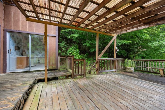160 Colehearth Hollow Road, Bakersville, NC 28705
