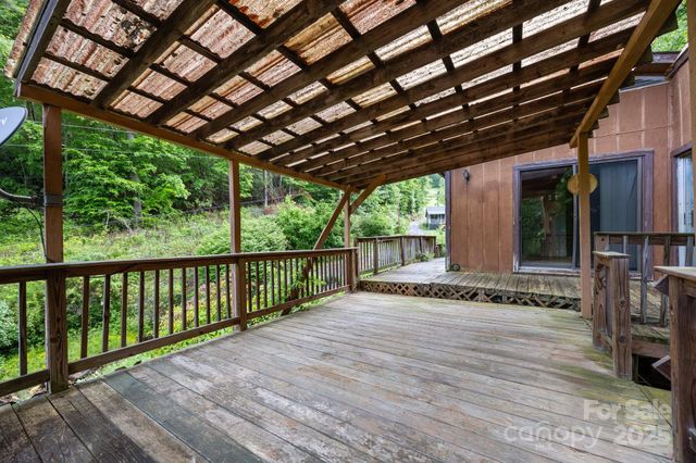 160 Colehearth Hollow Road, Bakersville, NC 28705
