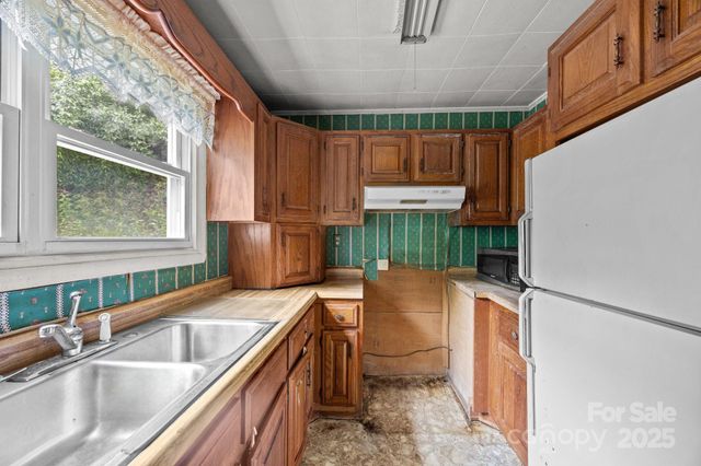160 Colehearth Hollow Road, Bakersville, NC 28705
