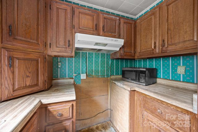 160 Colehearth Hollow Road, Bakersville, NC 28705