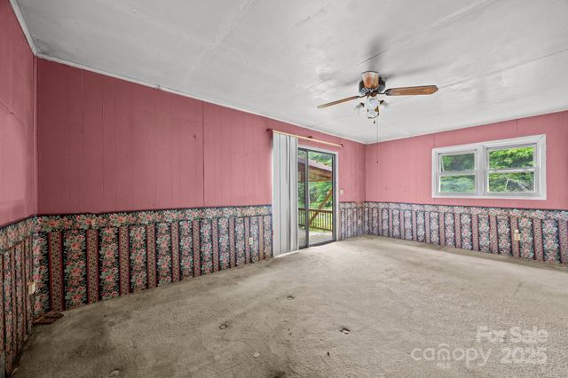 160 Colehearth Hollow Road, Bakersville, NC 28705