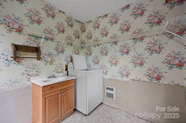 160 Colehearth Hollow Road, Bakersville, NC 28705