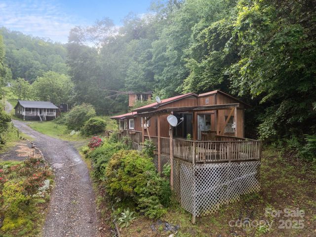 160 Colehearth Hollow Road, Bakersville, NC 28705