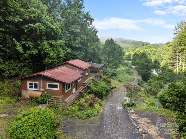 160 Colehearth Hollow Road, Bakersville, NC 28705