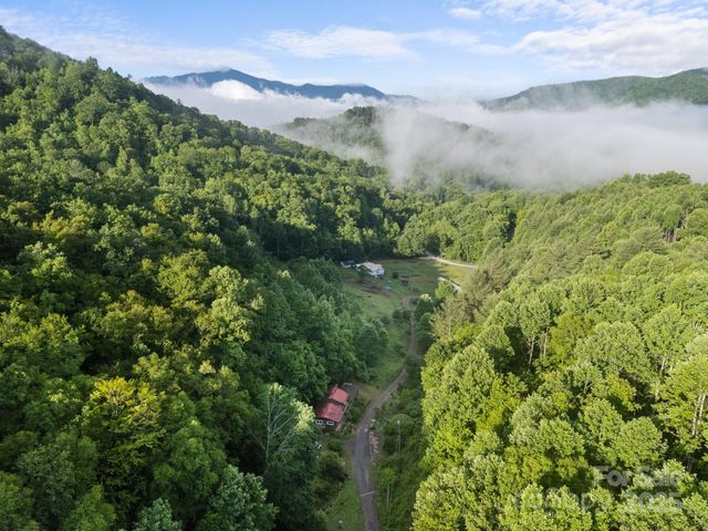 160 Colehearth Hollow Road, Bakersville, NC 28705