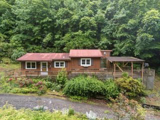 160 Colehearth Hollow Road, Bakersville, NC 28705