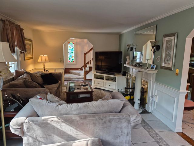 20 Shelburne Road, Nashua, NH 03063