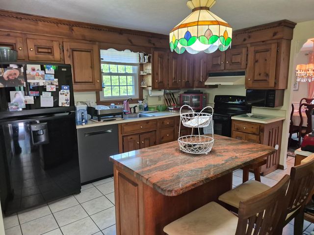 20 Shelburne Road, Nashua, NH 03063