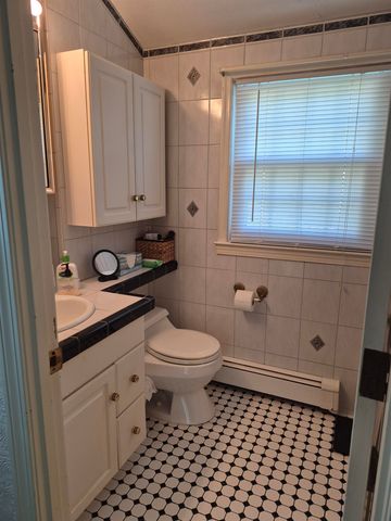 20 Shelburne Road, Nashua, NH 03063