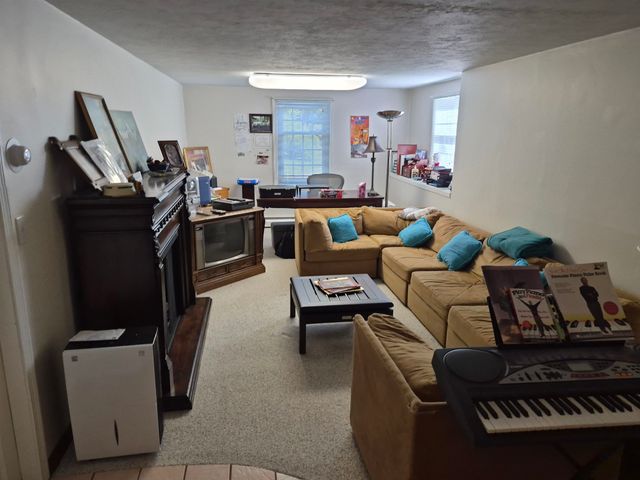 20 Shelburne Road, Nashua, NH 03063