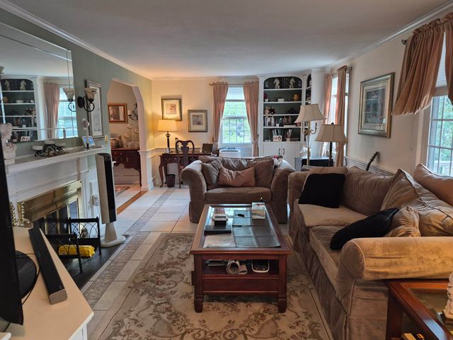 20 Shelburne Road, Nashua, NH 03063
