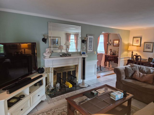20 Shelburne Road, Nashua, NH 03063