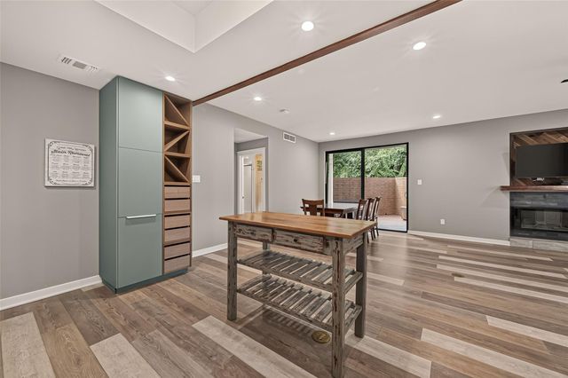 5220 Weslayan Street 107, Houston, TX 77005