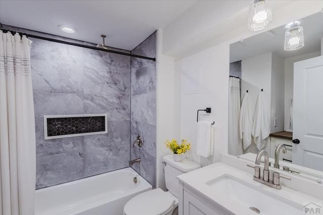 5601 Mark Twain Ln, Pueblo, CO 81008