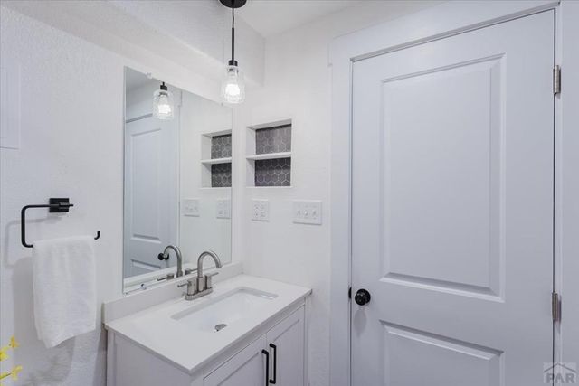 5601 Mark Twain Ln, Pueblo, CO 81008